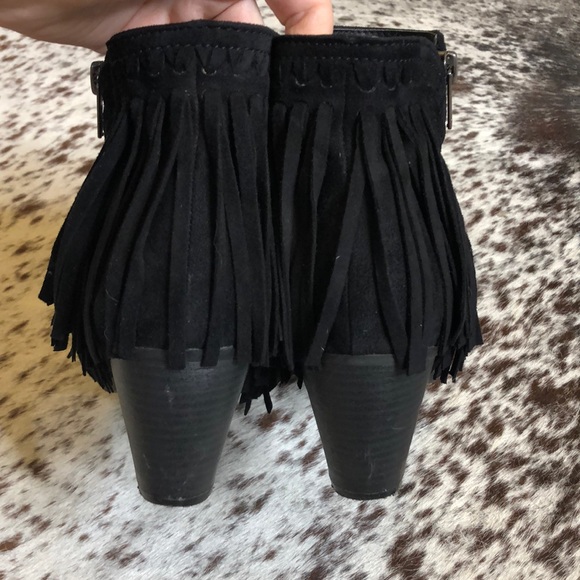 Adorable black fringe heeled booties - Picture 3 of 5
